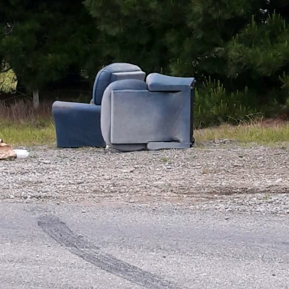 The photograph attached to this rubbish/recycling report