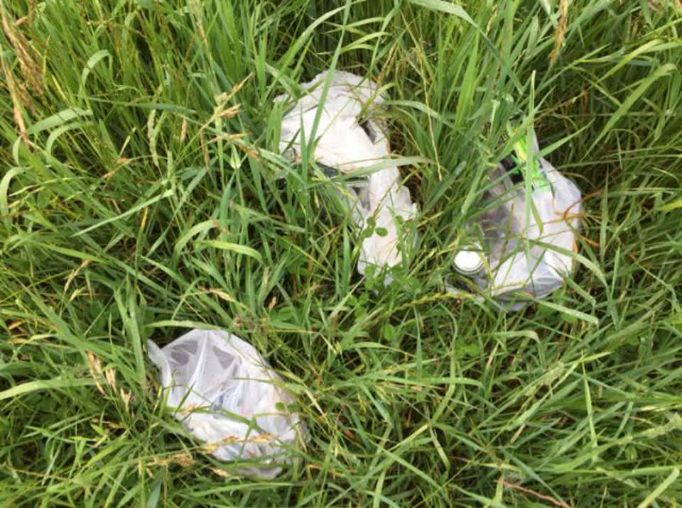 The photograph attached to this rubbish/recycling report