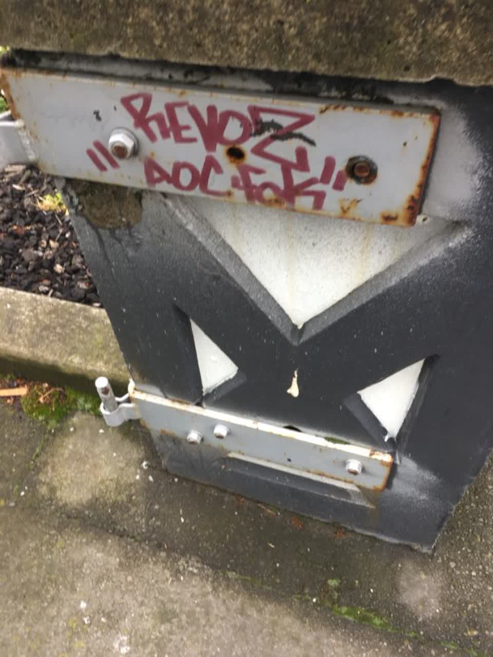The photograph attached to this graffiti report