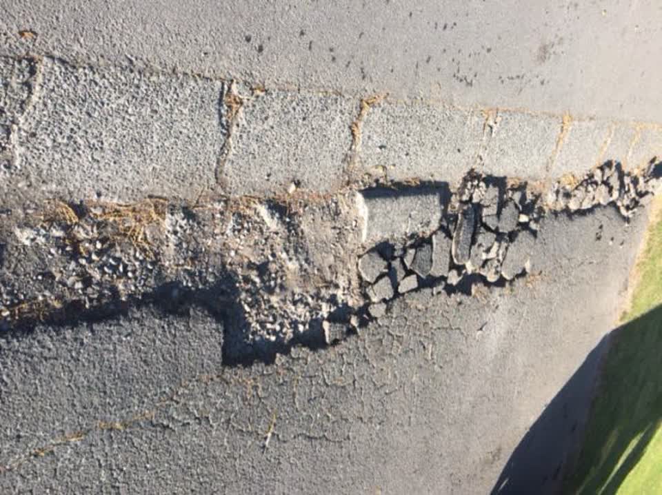 The photograph attached to this roading/streets report