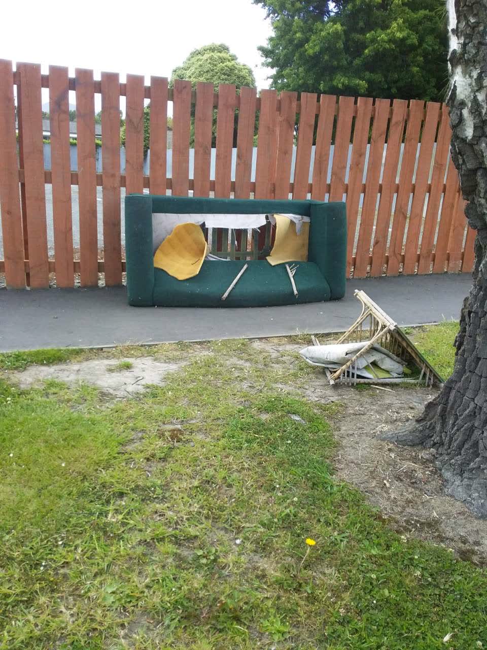 The photograph attached to this rubbish/recycling report