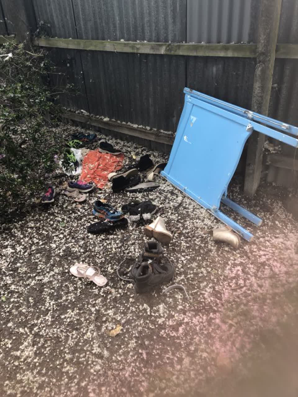 The photograph attached to this rubbish/recycling report
