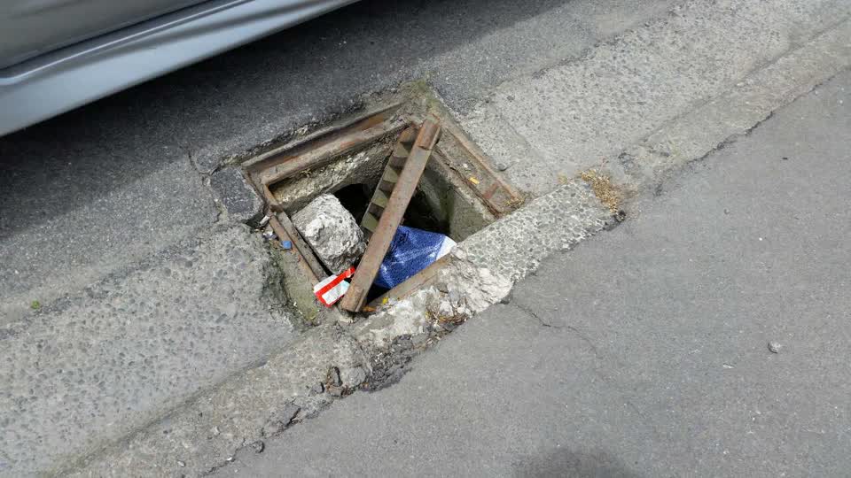 The photograph attached to this roading/streets report