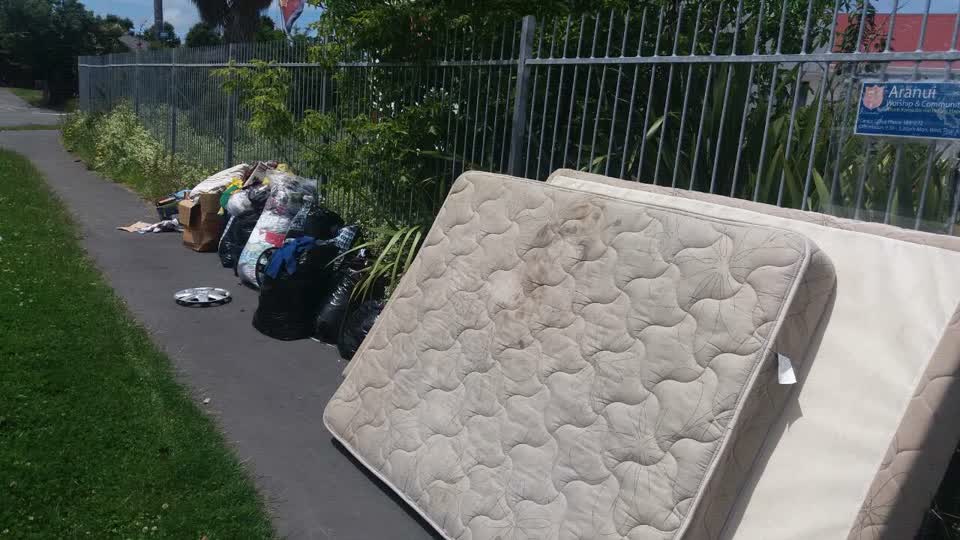 The photograph attached to this rubbish/recycling report
