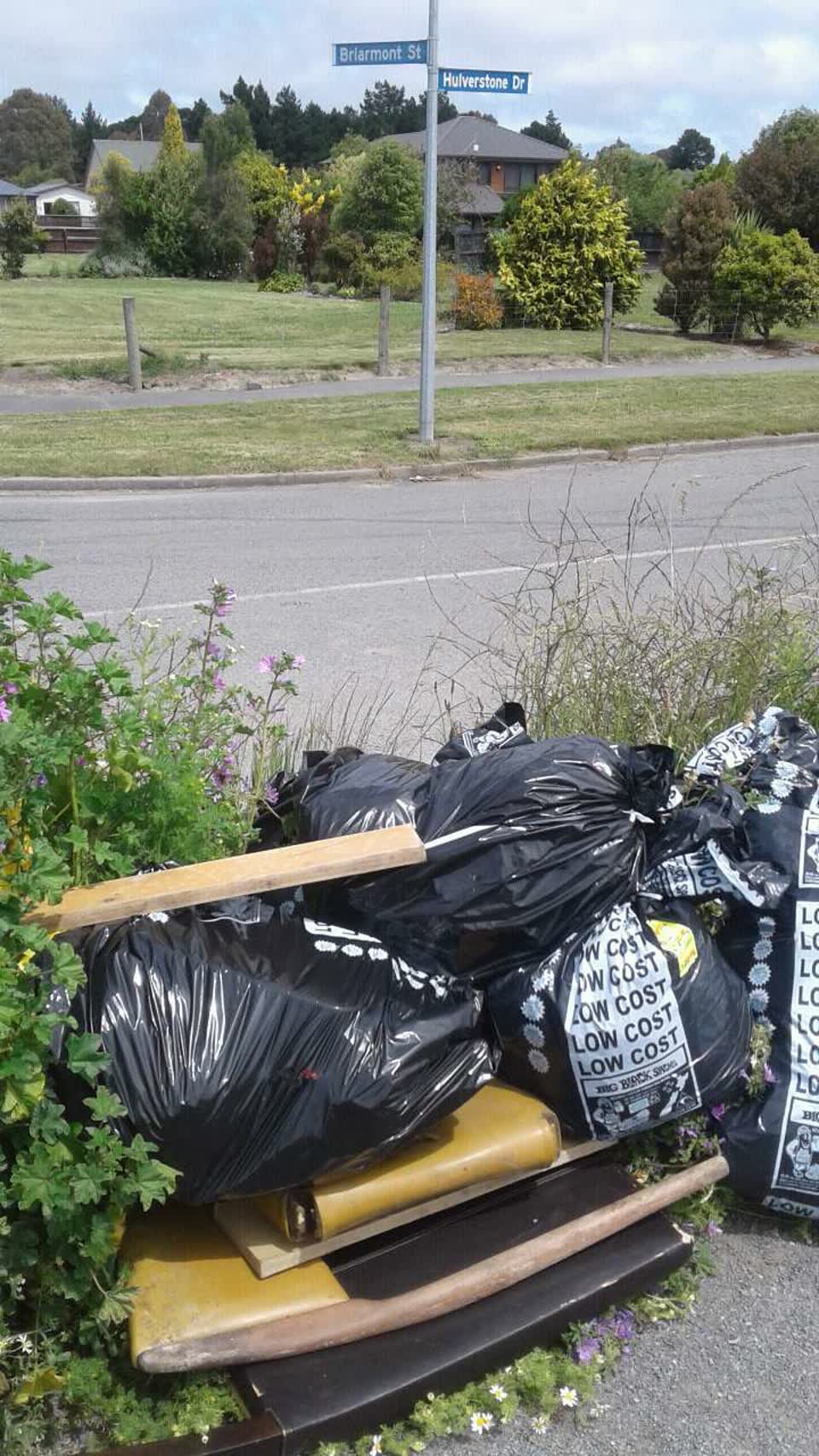 The photograph attached to this rubbish/recycling report