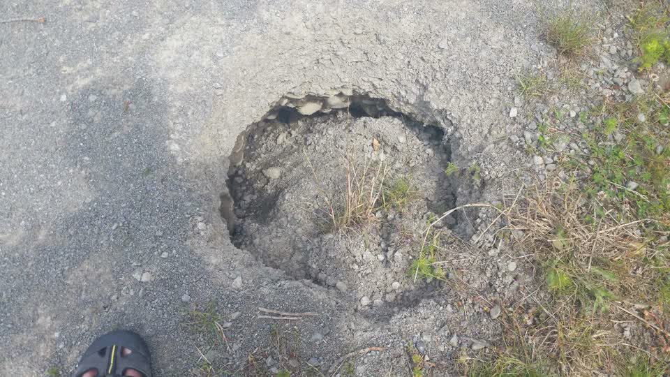 The photograph attached to this roading/streets report
