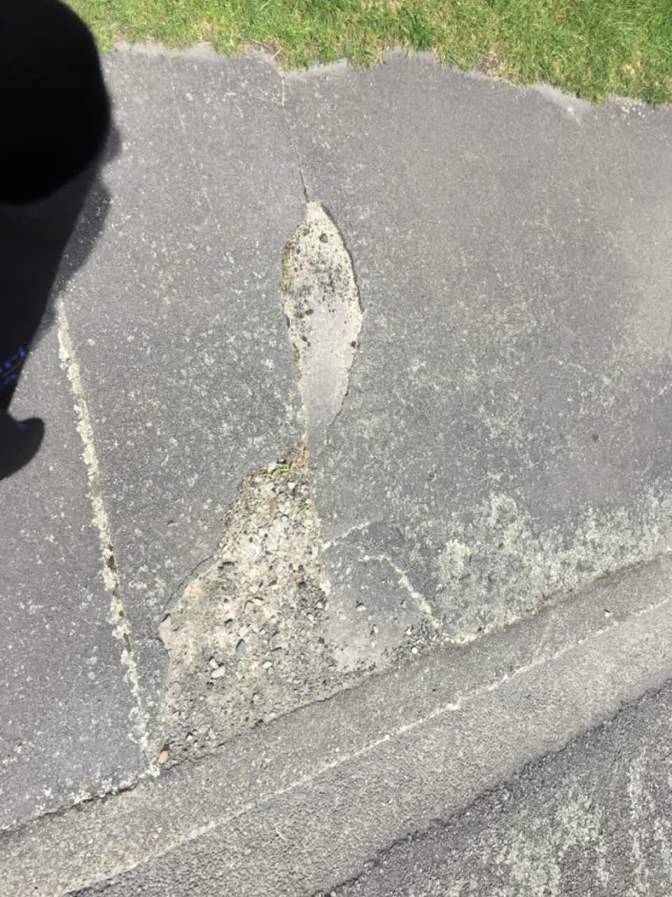 The photograph attached to this roading/streets report