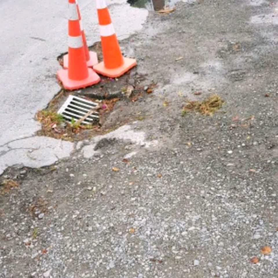 The photograph attached to this roading/streets report