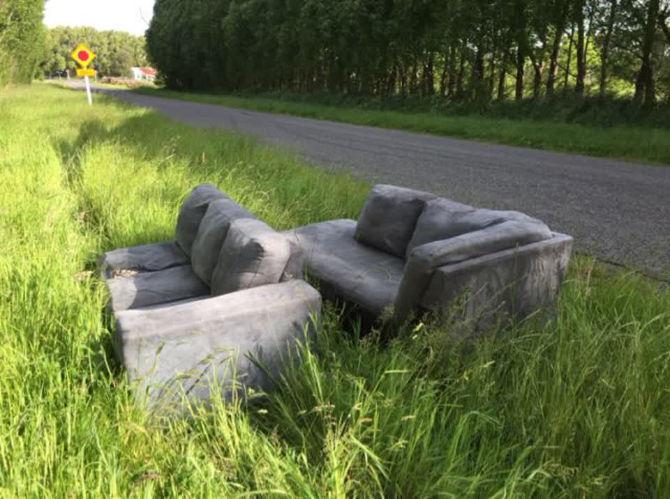 The photograph attached to this rubbish/recycling report