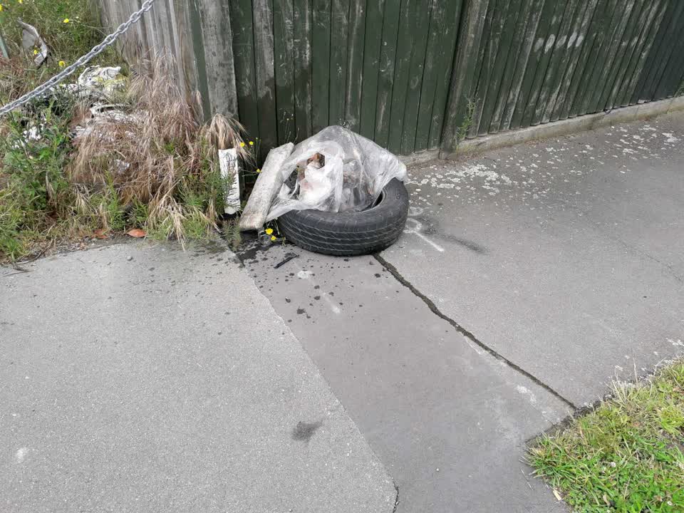 The photograph attached to this roading/streets report