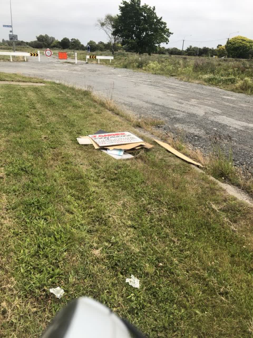 The photograph attached to this rubbish/recycling report