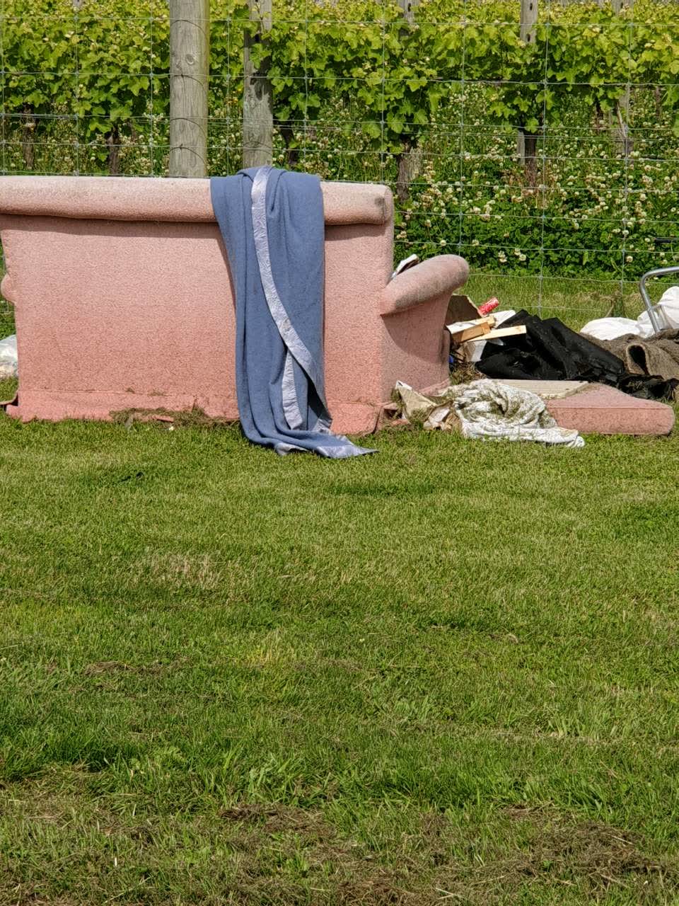 The photograph attached to this rubbish/recycling report