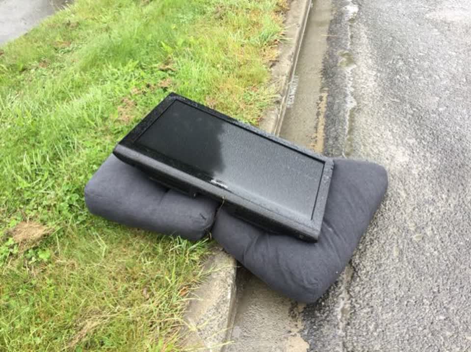 The photograph attached to this rubbish/recycling report