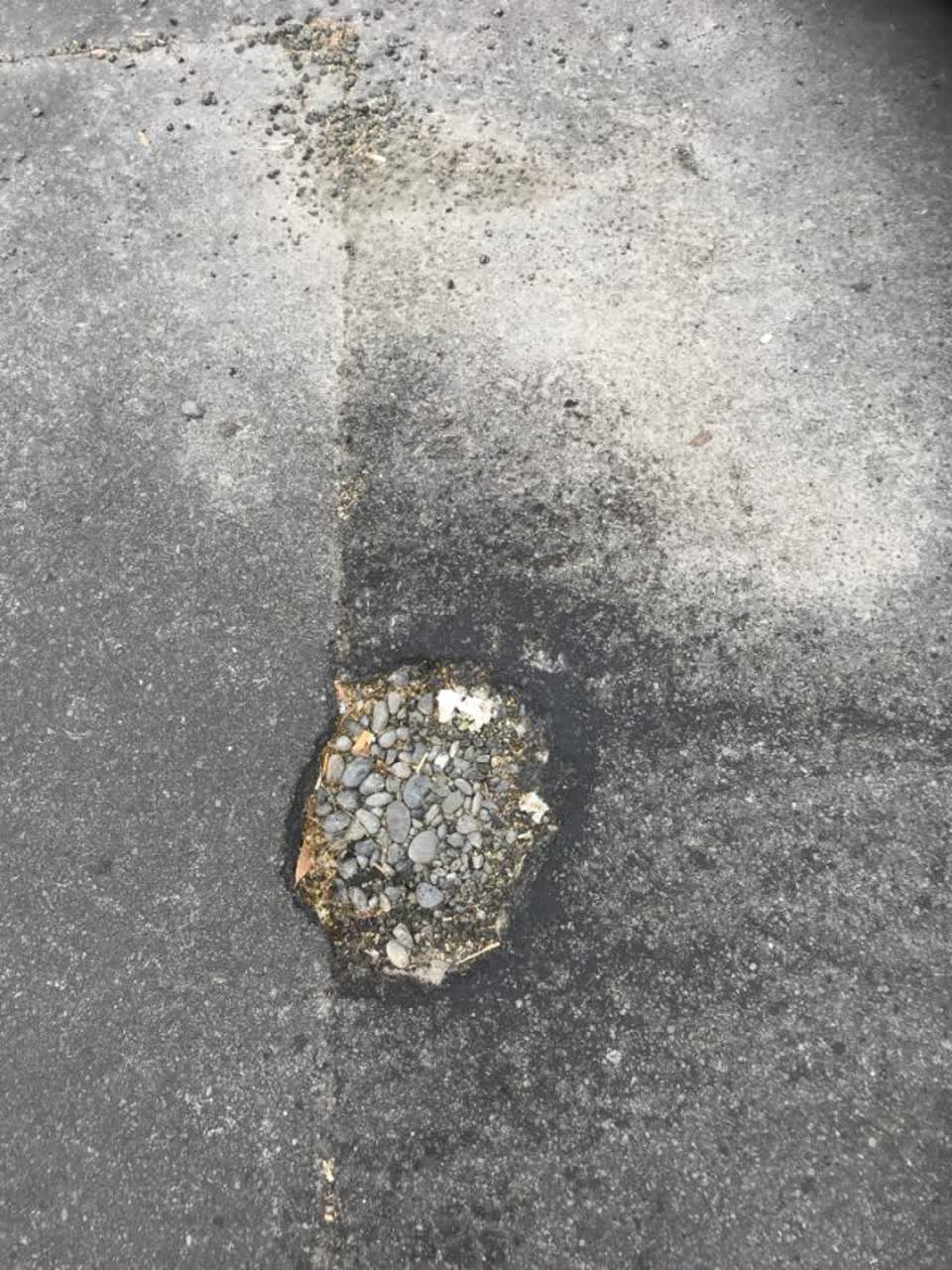 The photograph attached to this roading/streets report