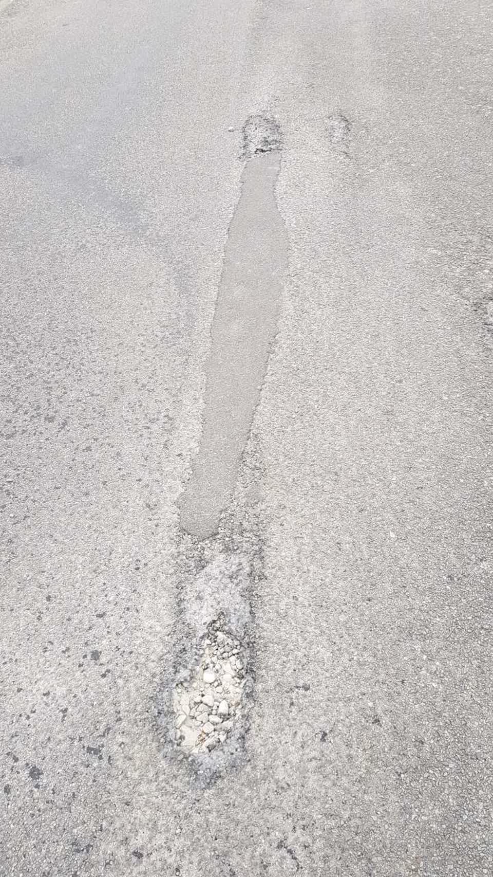The photograph attached to this roading/streets report