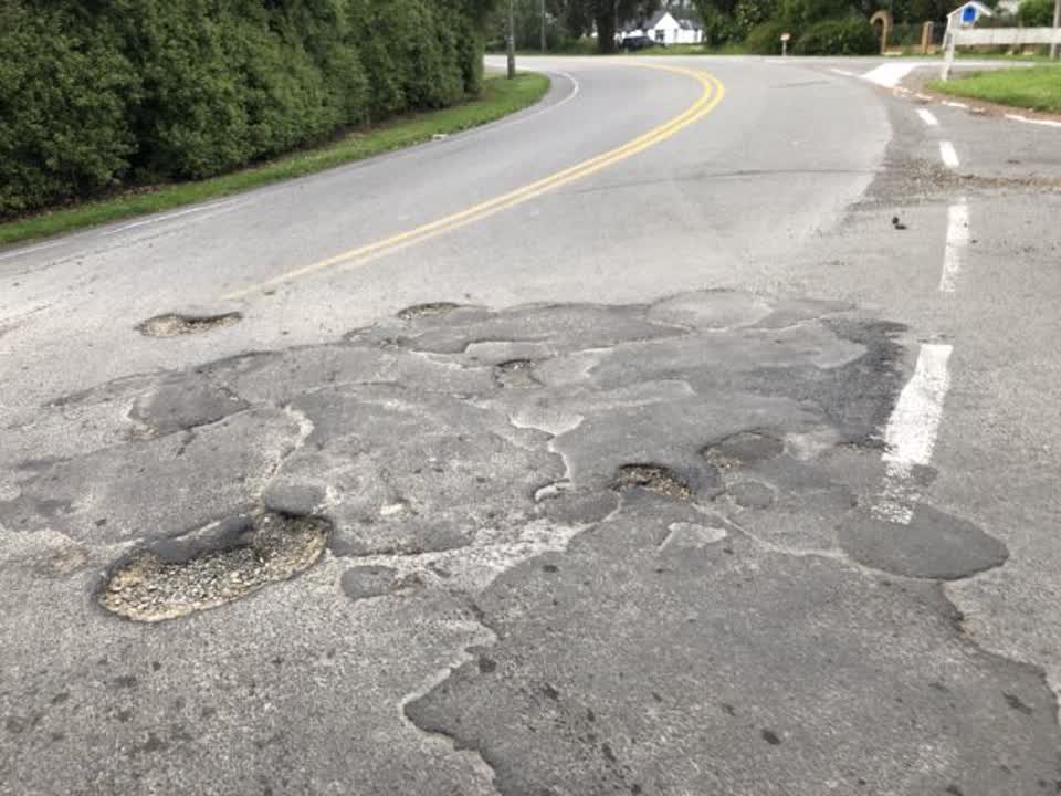 The photograph attached to this roading/streets report