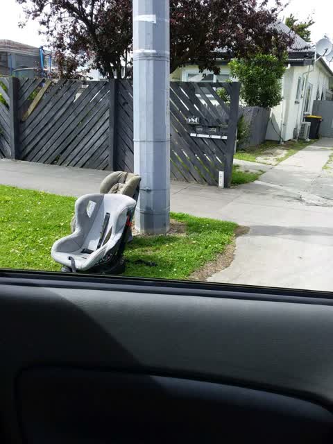 Rubbish/Recycling, a report photo