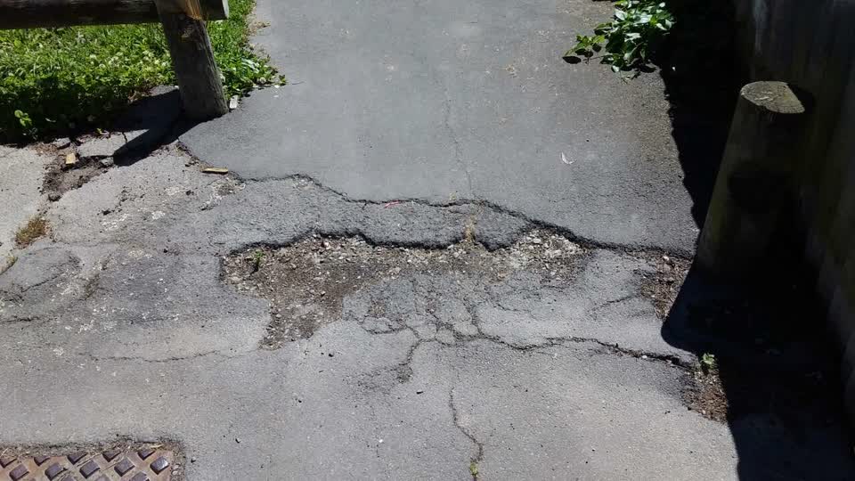 The photograph attached to this roading/streets report