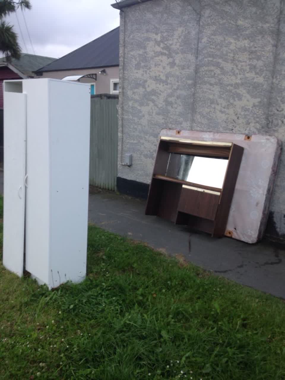 The photograph attached to this rubbish/recycling report