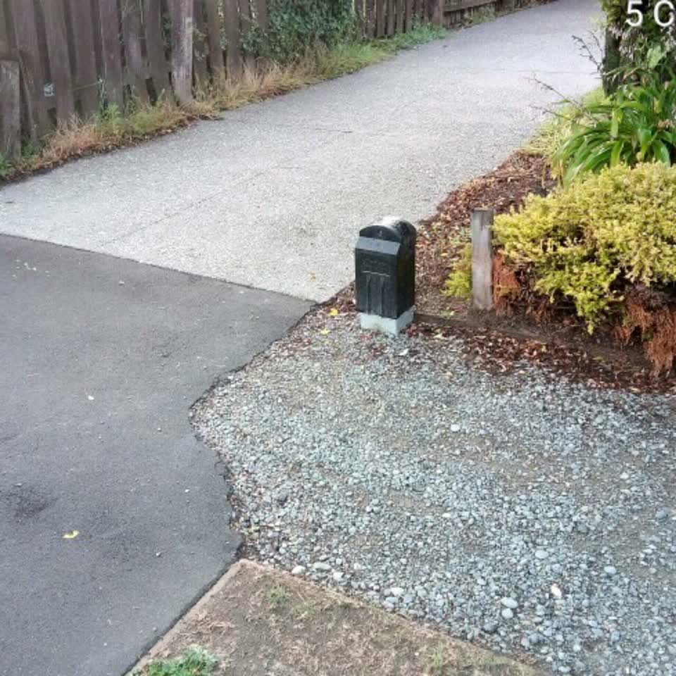 The photograph attached to this roading/streets report