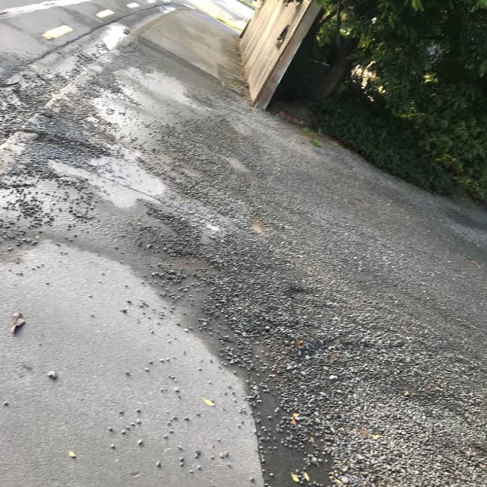 The photograph attached to this roading/streets report