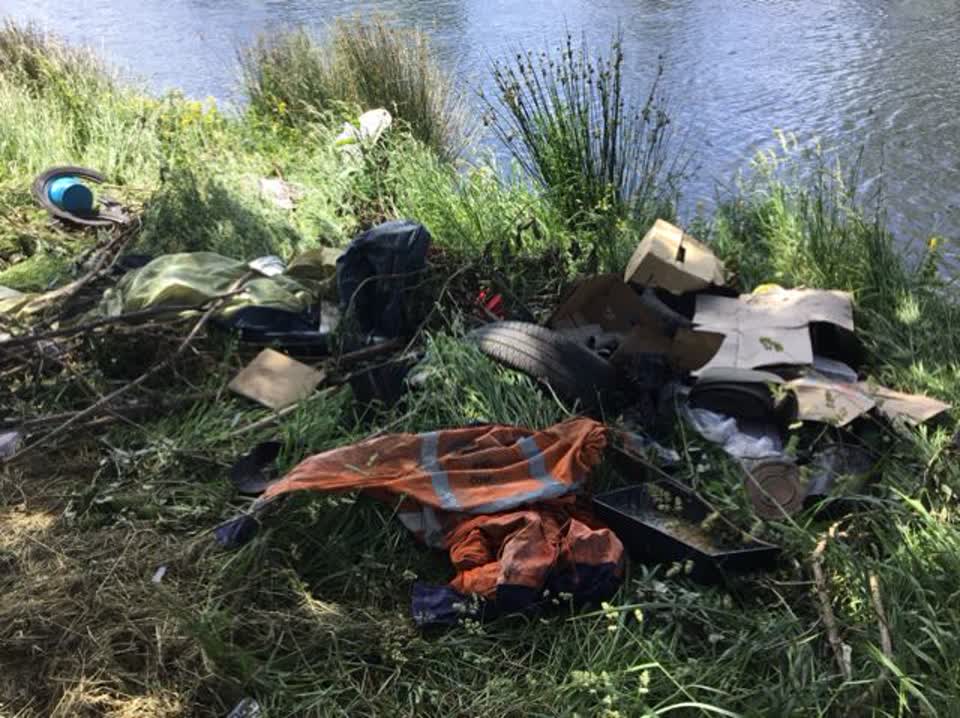 The photograph attached to this rubbish/recycling report