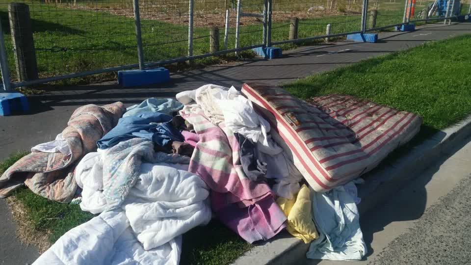 The photograph attached to this rubbish/recycling report