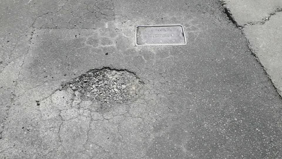 The photograph attached to this roading/streets report
