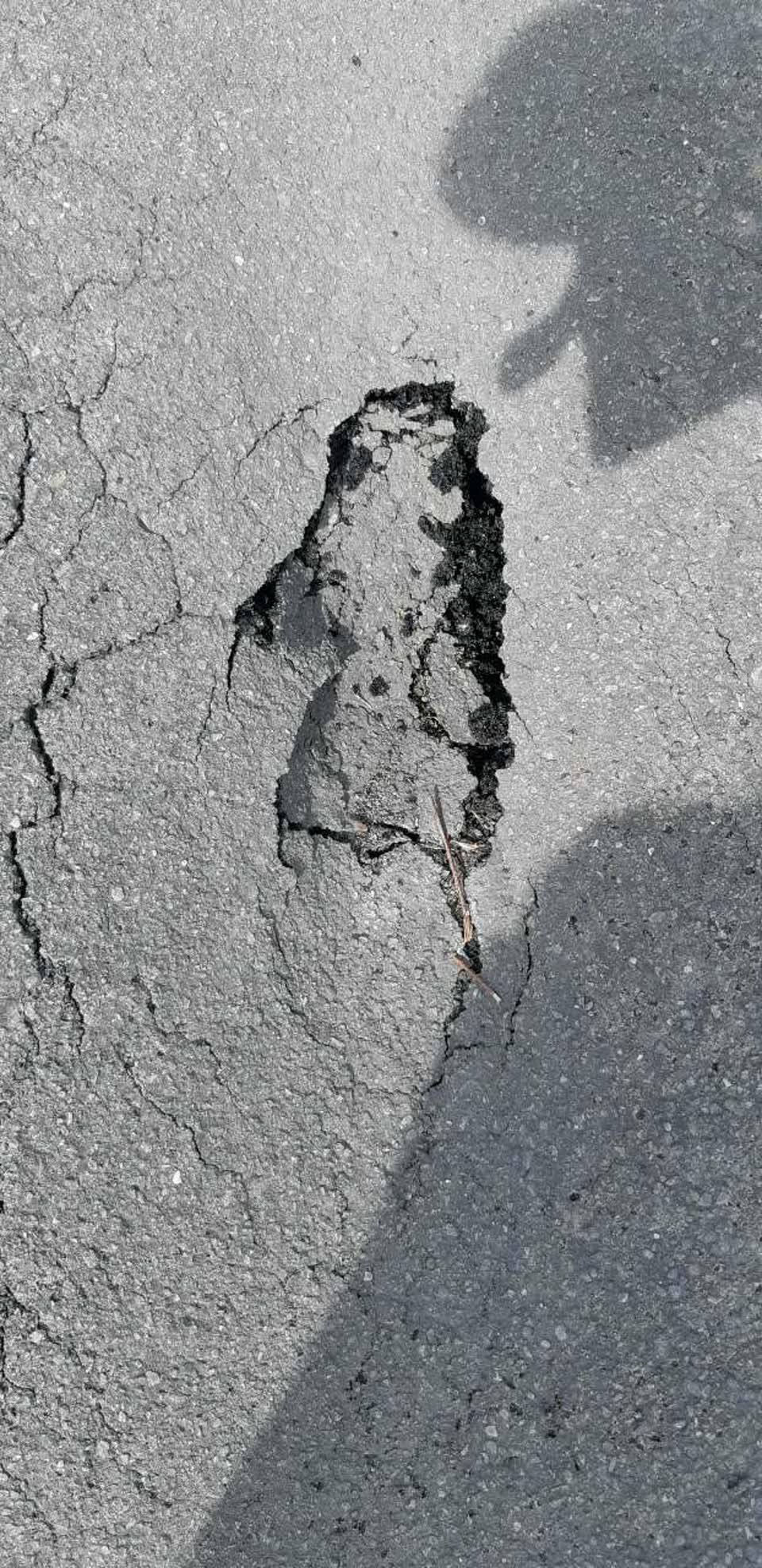 The photograph attached to this roading/streets report