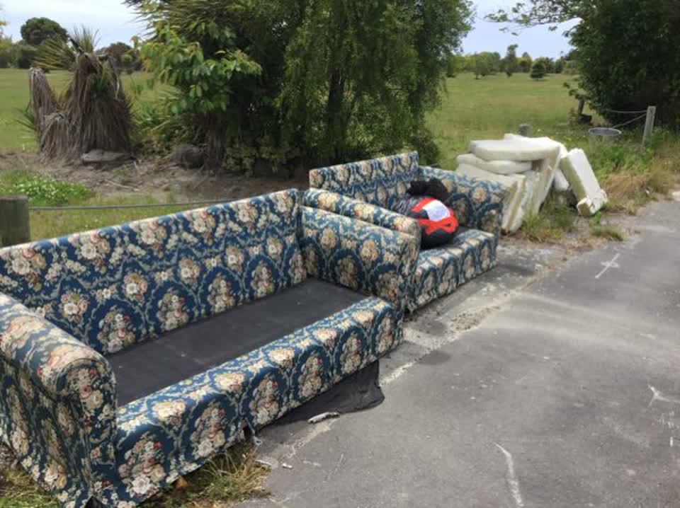 The photograph attached to this rubbish/recycling report