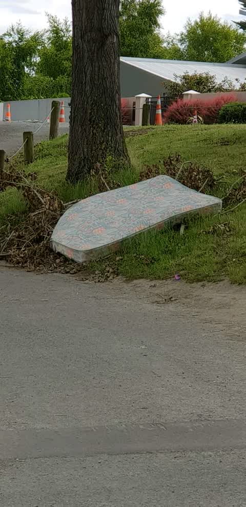 Rubbish/Recycling, a report photo