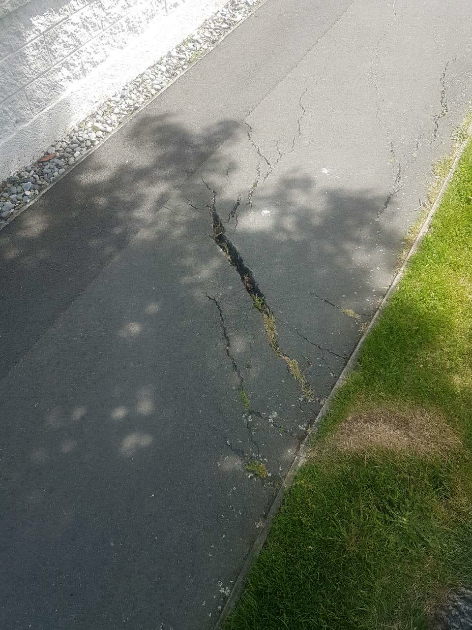 The photograph attached to this roading/streets report