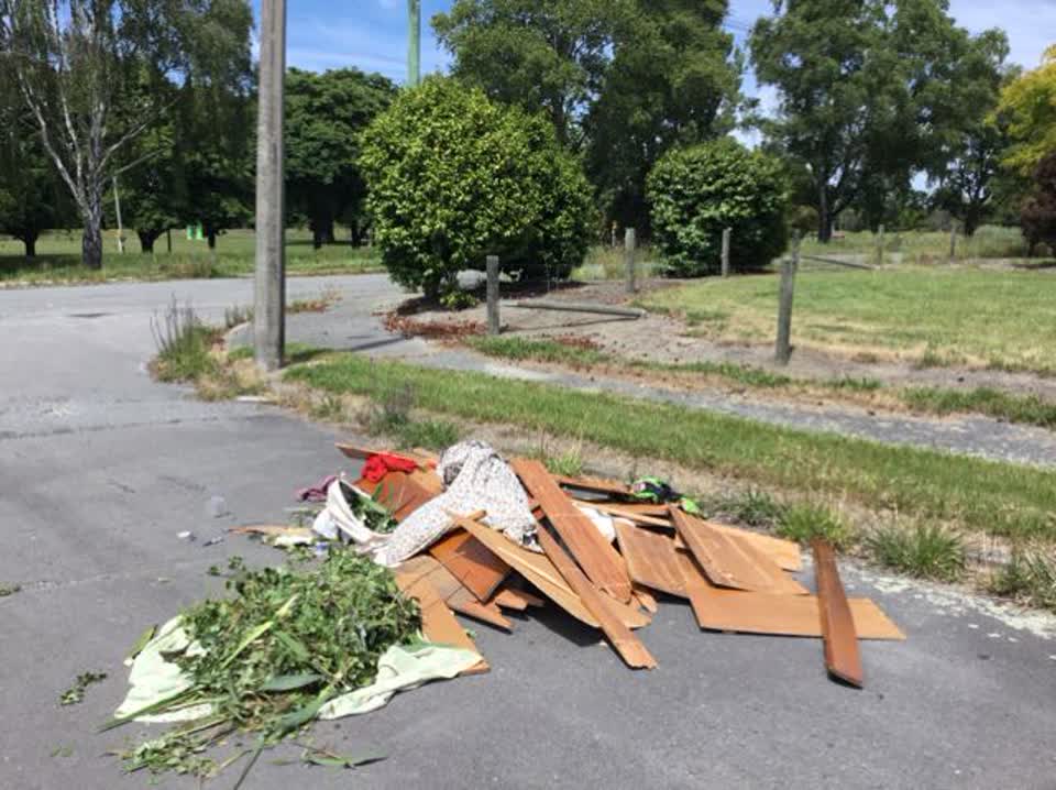 The photograph attached to this rubbish/recycling report