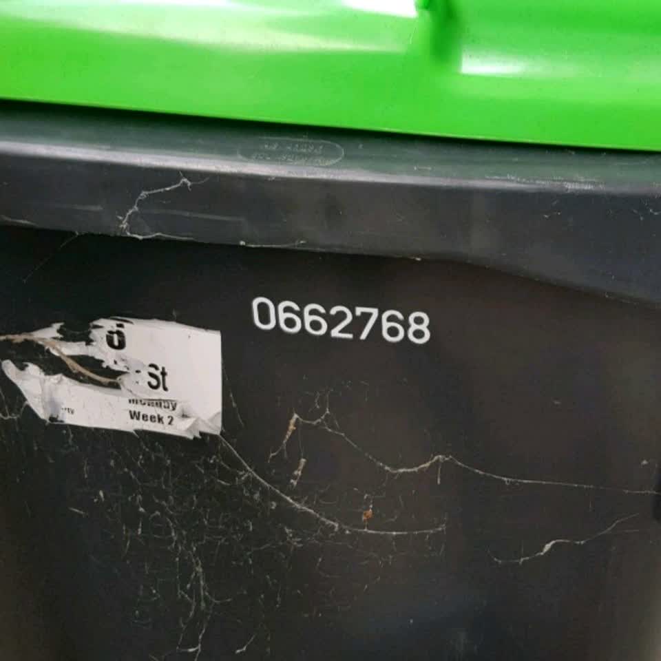 The photograph attached to this rubbish/recycling report