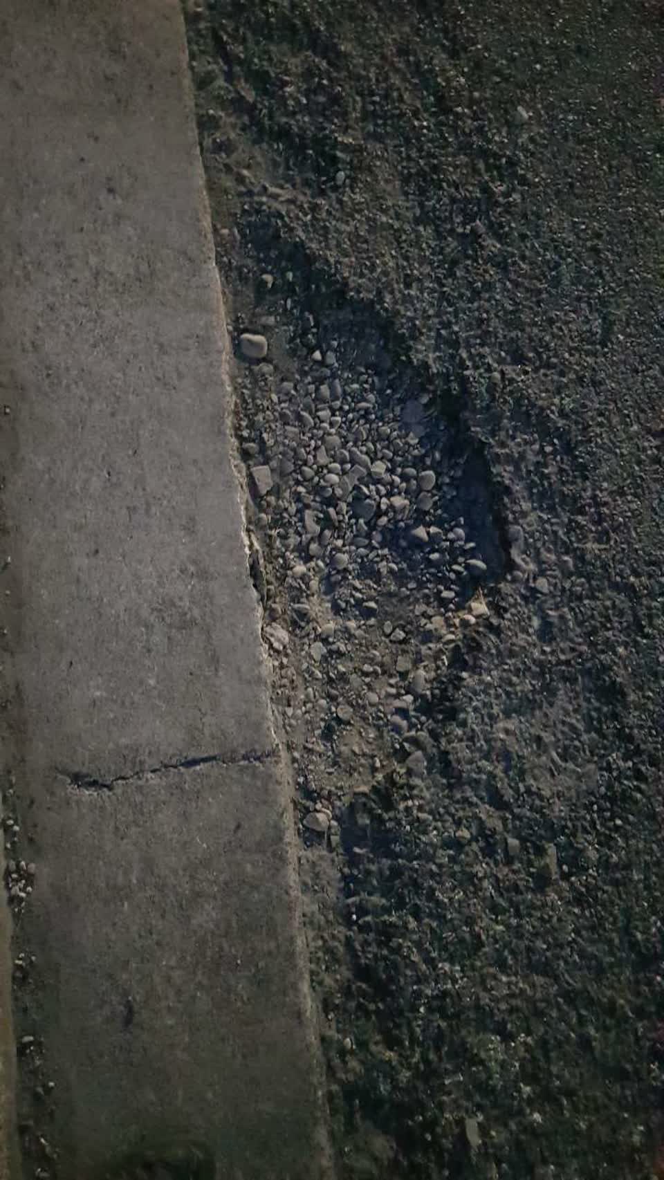 The photograph attached to this roading/streets report