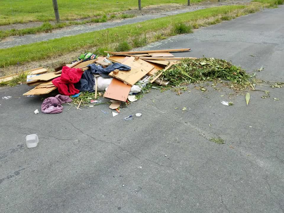 The photograph attached to this rubbish/recycling report