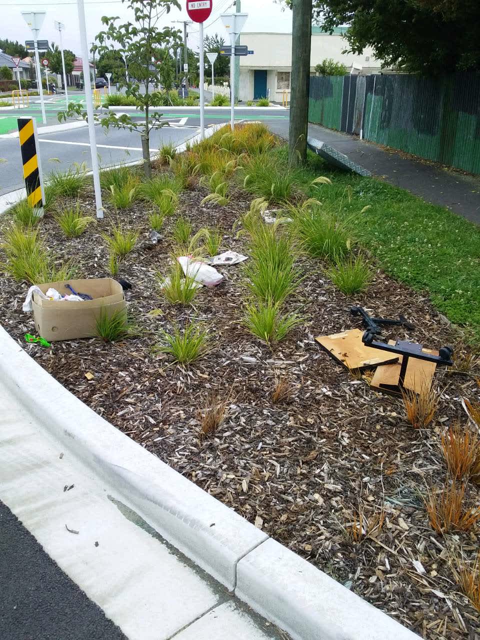 The photograph attached to this rubbish/recycling report