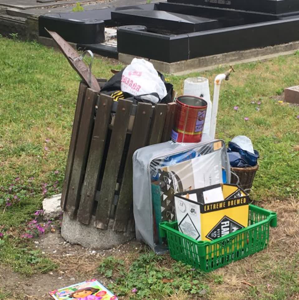 The photograph attached to this rubbish/recycling report