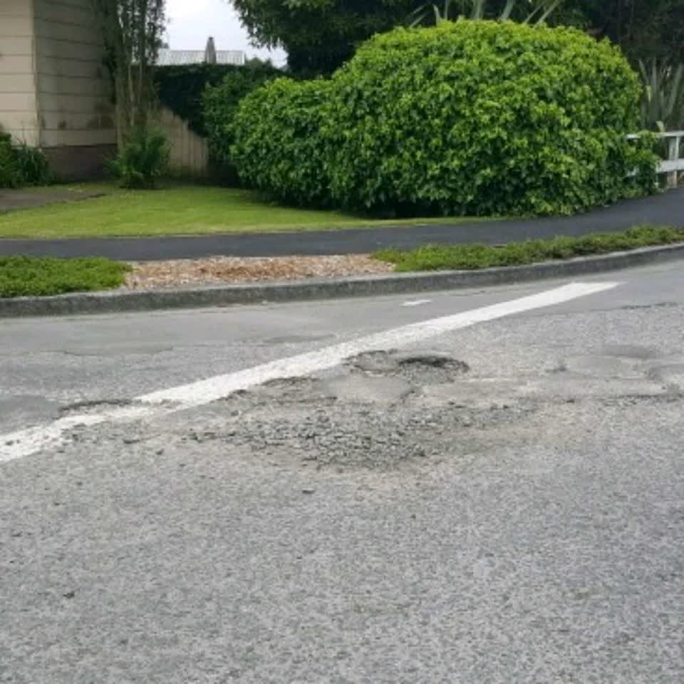 The photograph attached to this roading/streets report