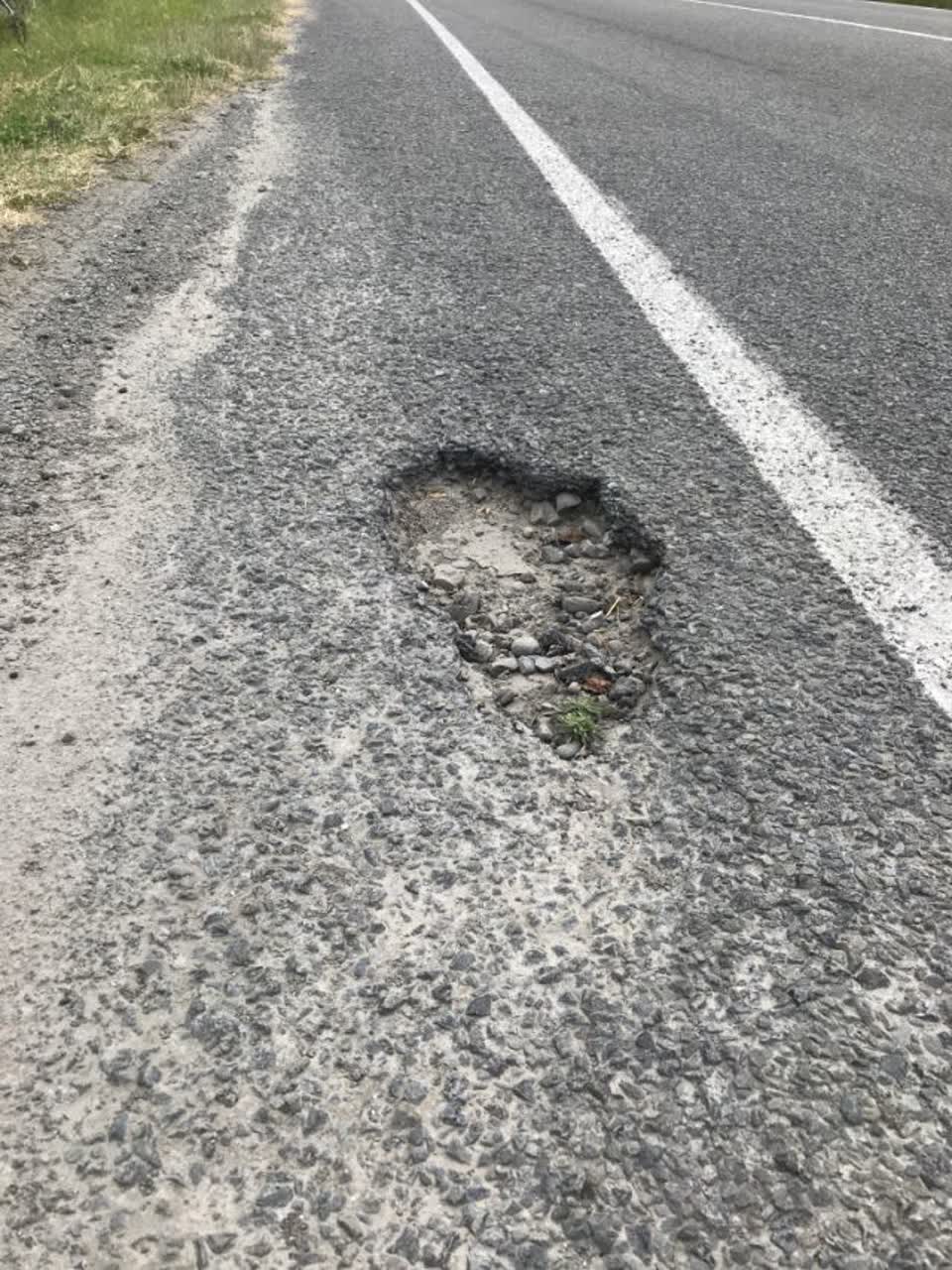 The photograph attached to this roading/streets report