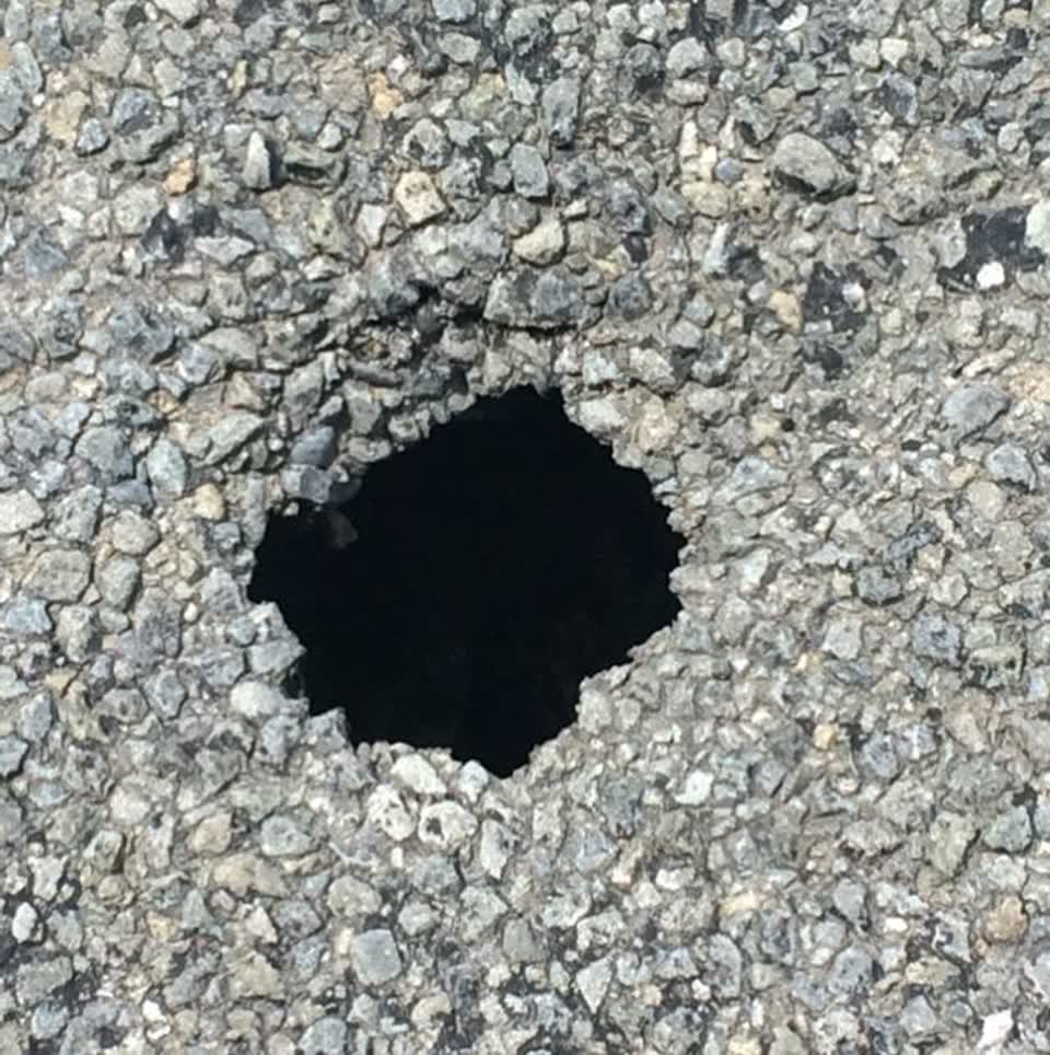 The photograph attached to this roading/streets report
