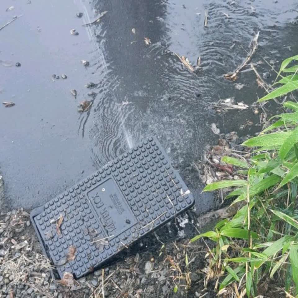 The photograph attached to this water supply report