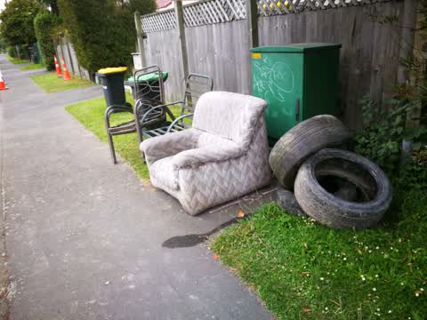 Rubbish/Recycling, a report photo