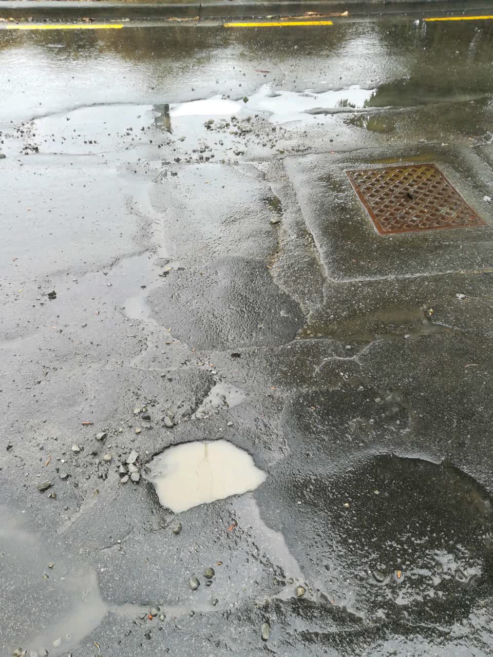 The photograph attached to this roading/streets report