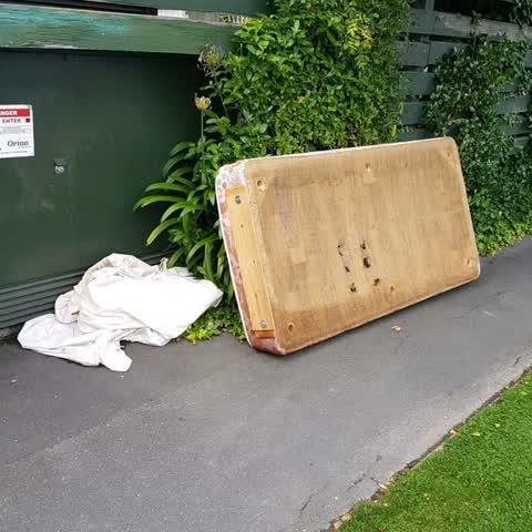 Rubbish/Recycling, a report photo