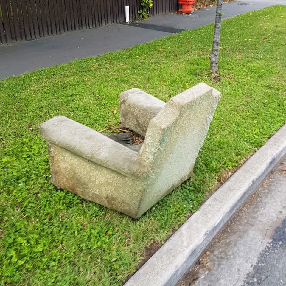 The photograph attached to this rubbish/recycling report