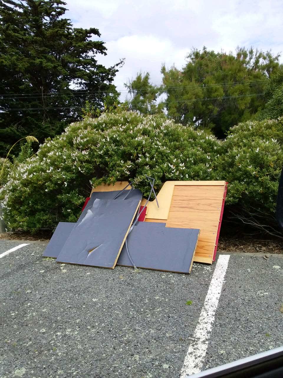 The photograph attached to this rubbish/recycling report