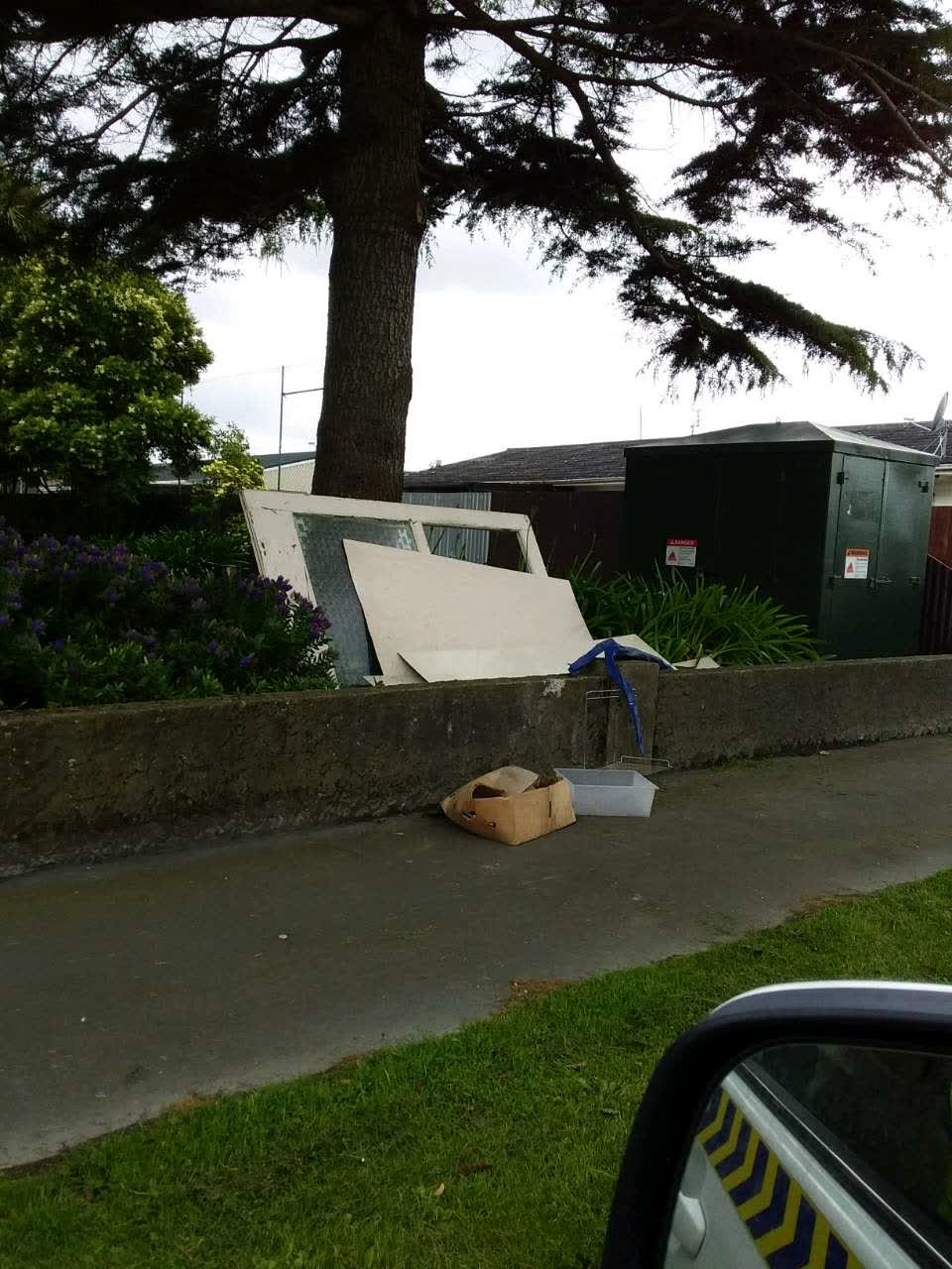 The photograph attached to this rubbish/recycling report