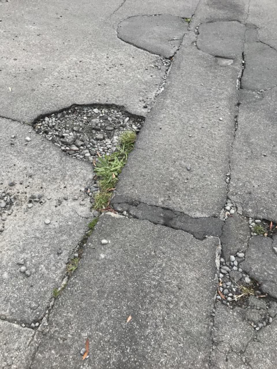 The photograph attached to this roading/streets report