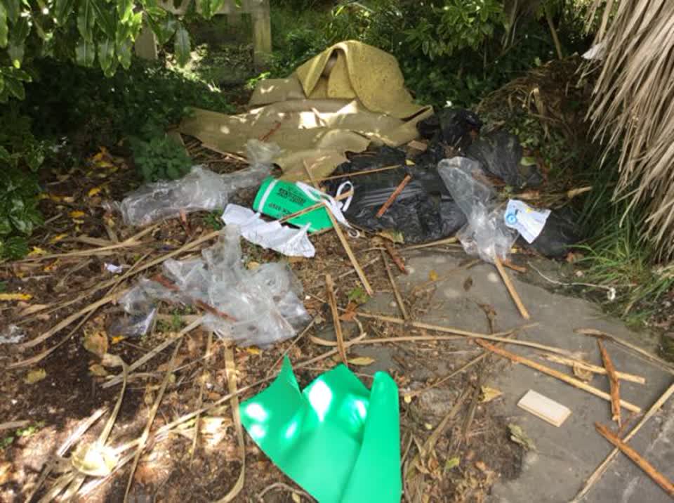 The photograph attached to this rubbish/recycling report